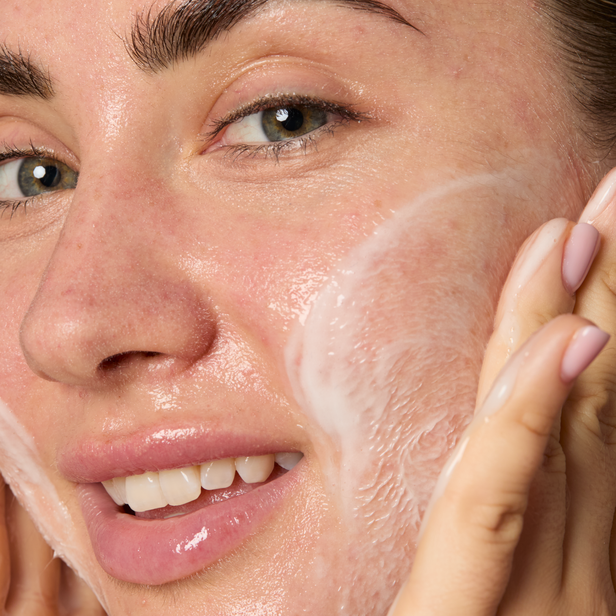 Soothing Azelaic Acid Cleanser